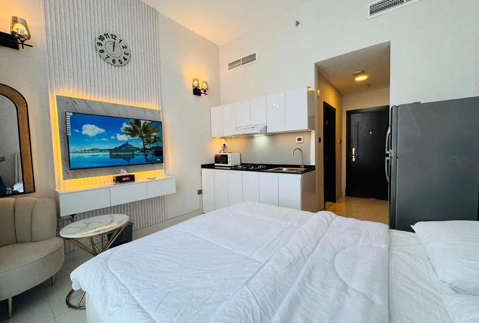 Al Manara Premium Sheikh Zayed View Studio Dubai Apartment
